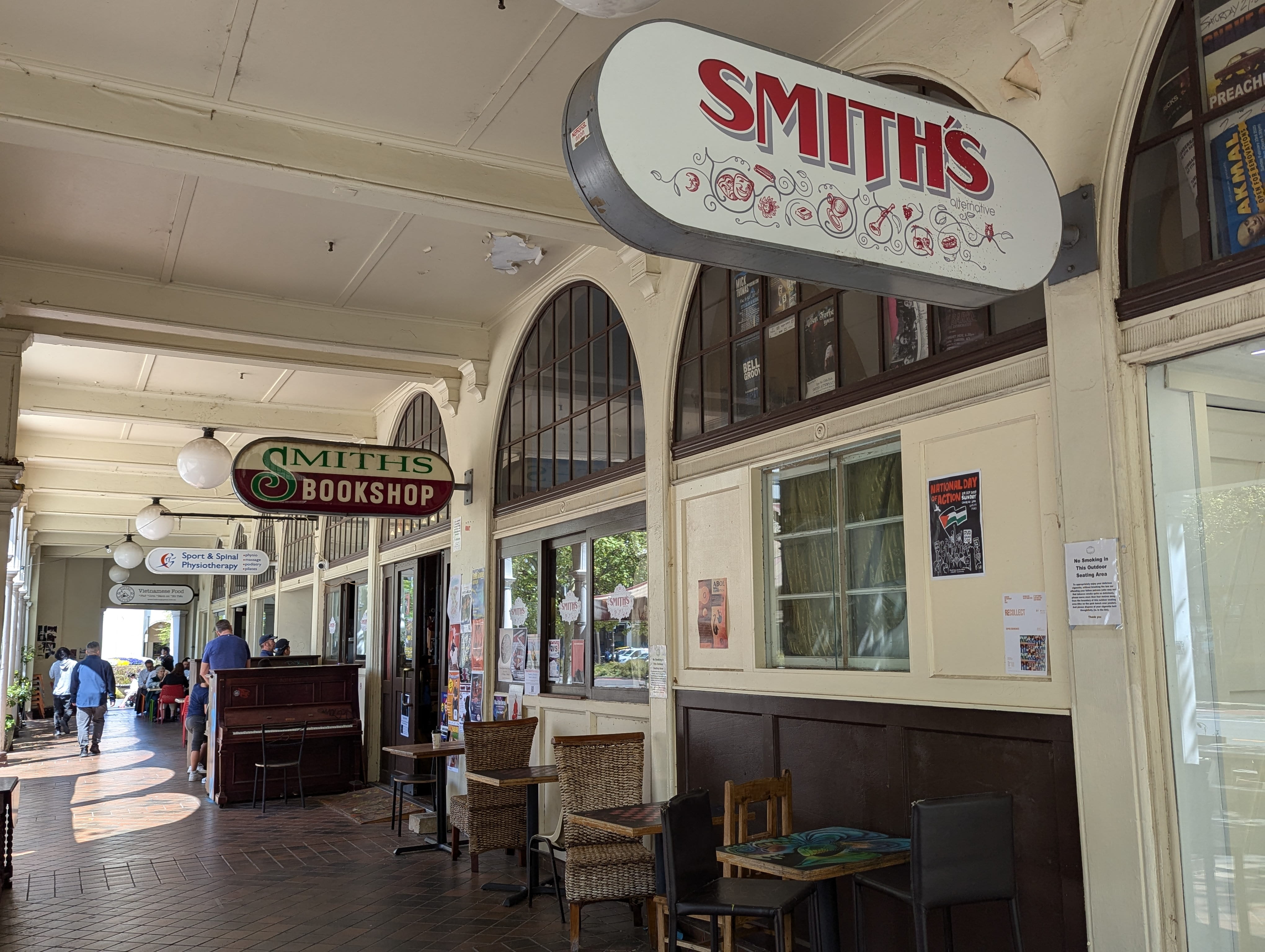 The exterior of live music venue Smith's Alternative