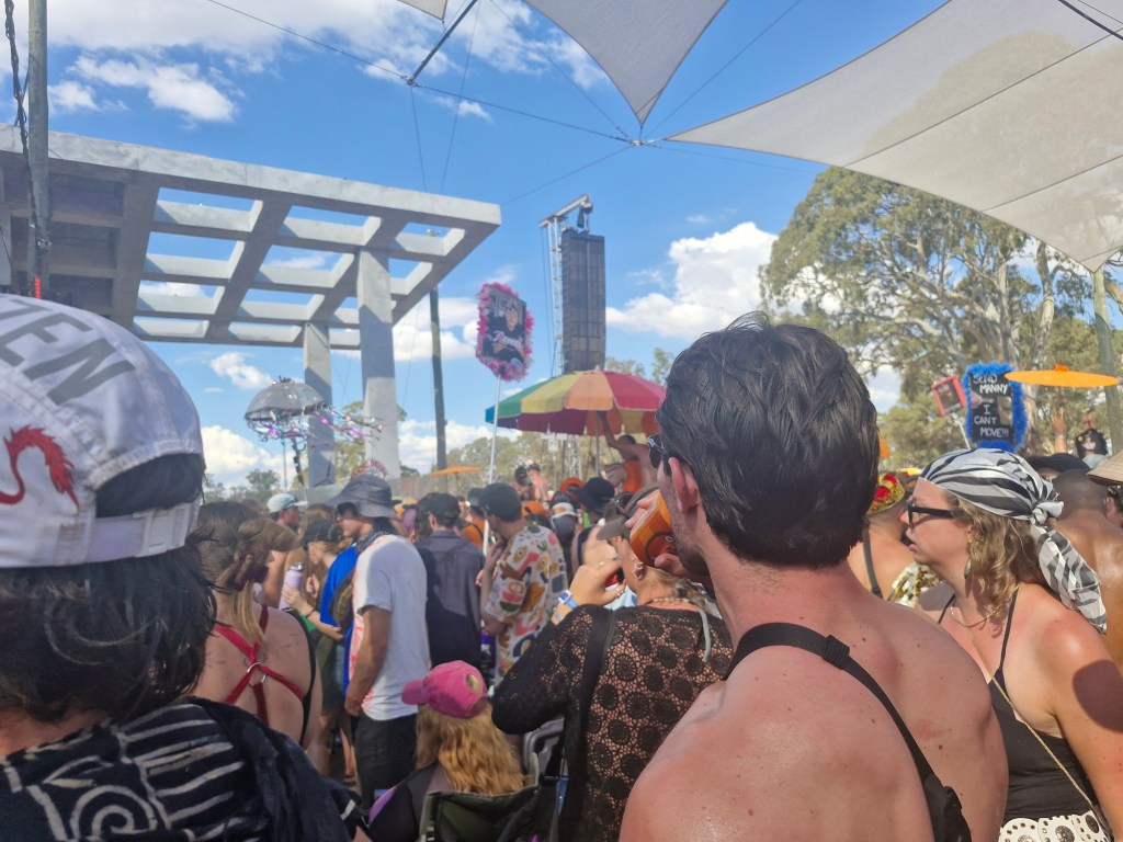 Pitch ONE during Honey Dijon