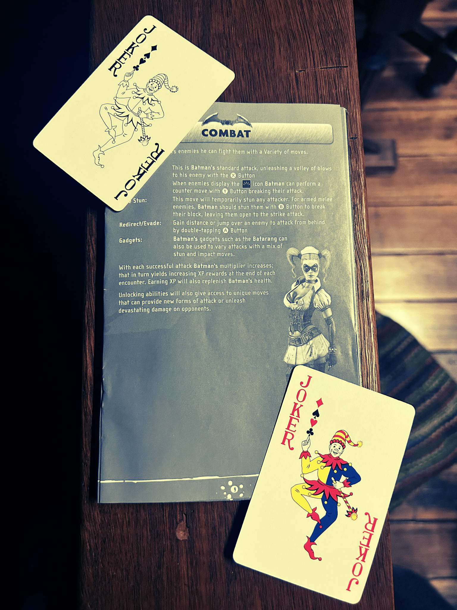 Image of the Arkham Asylum's game manual, showing the combat controls